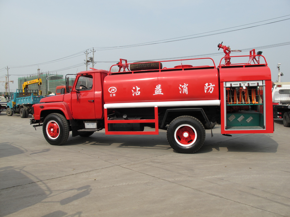 東風(fēng)140消防灑水車