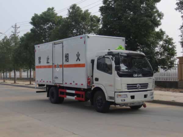 江特牌JDF5120XZWE5型雜項(xiàng)危險(xiǎn)物品廂式運(yùn)輸車(chē)